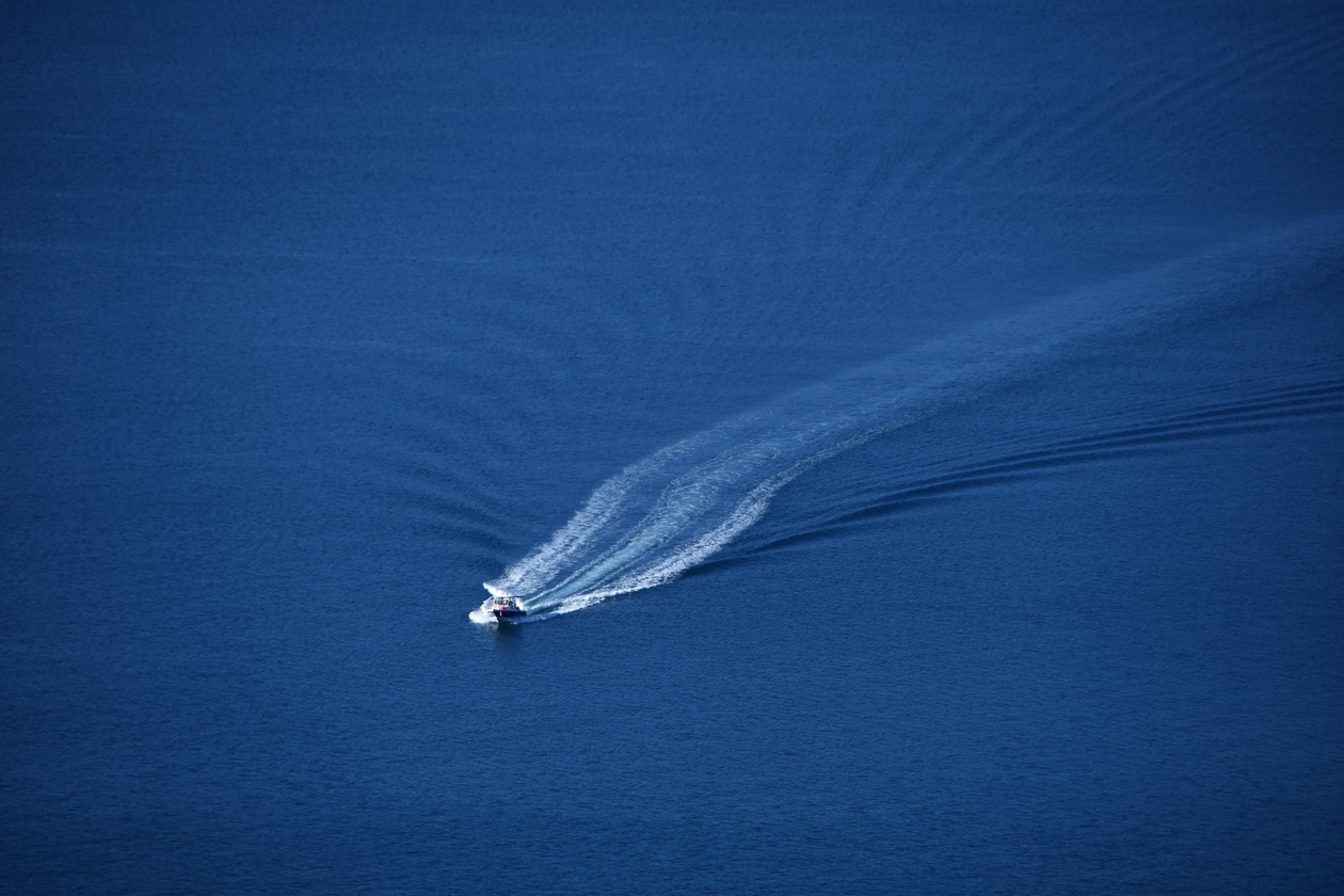 Βυθίστηκε σκάφος με δέκα άτομα ανοιχτά της Πάρου image