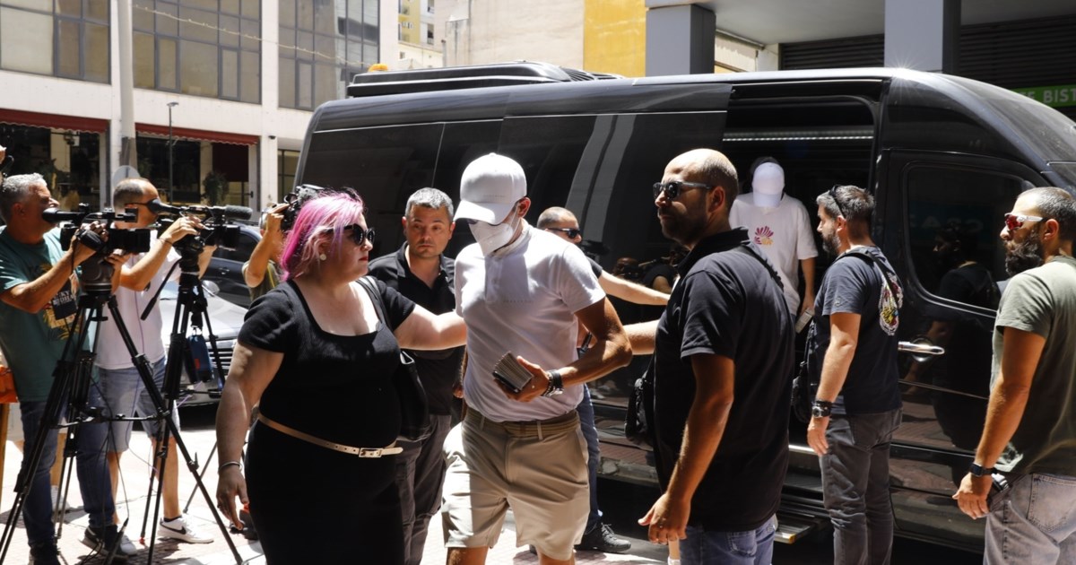 Ερωτήματα για τη φωτιά που ξέσπασε από πυροτεχνήματα στην Υδρα - Θα 'μιλήσουν' τα κινητά και ο... κατάλογος προτιμήσεων image