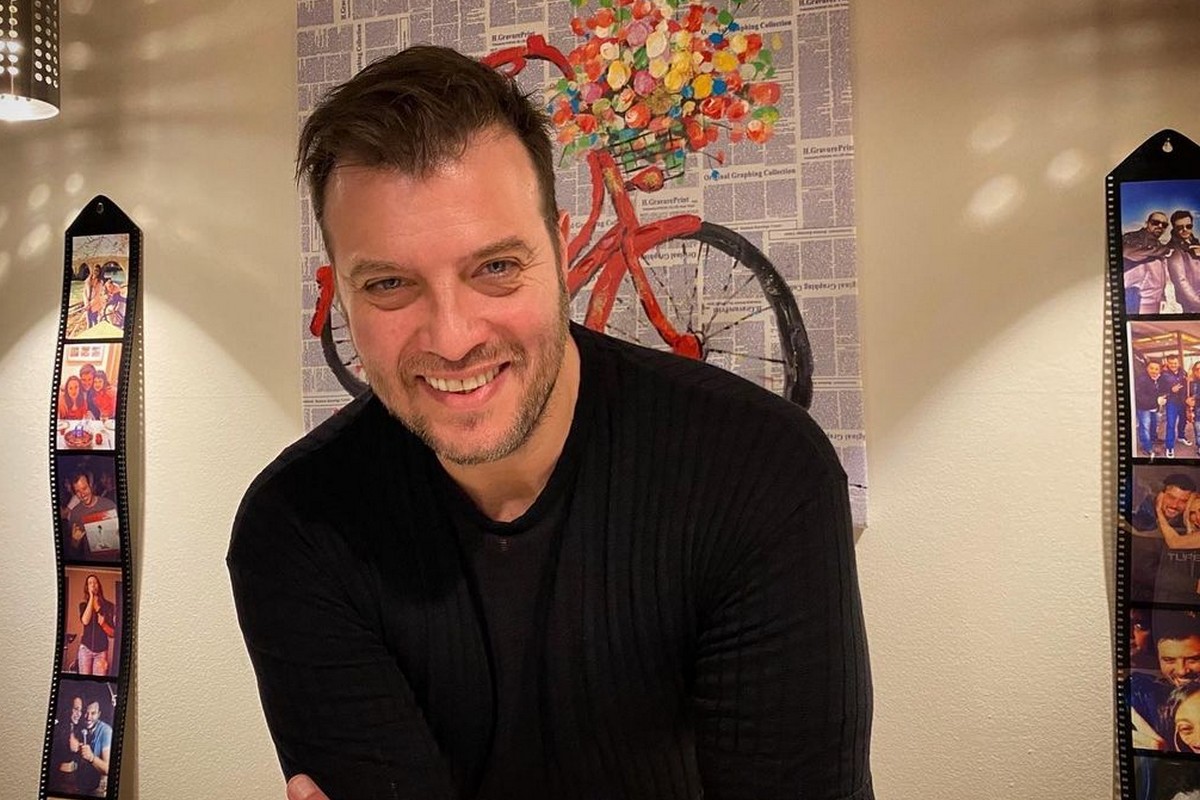 Λάμπης Λιβιεράτος: Βόλτα με σκάφος στους Παξούς μαζί με τις 2 κόρες του image