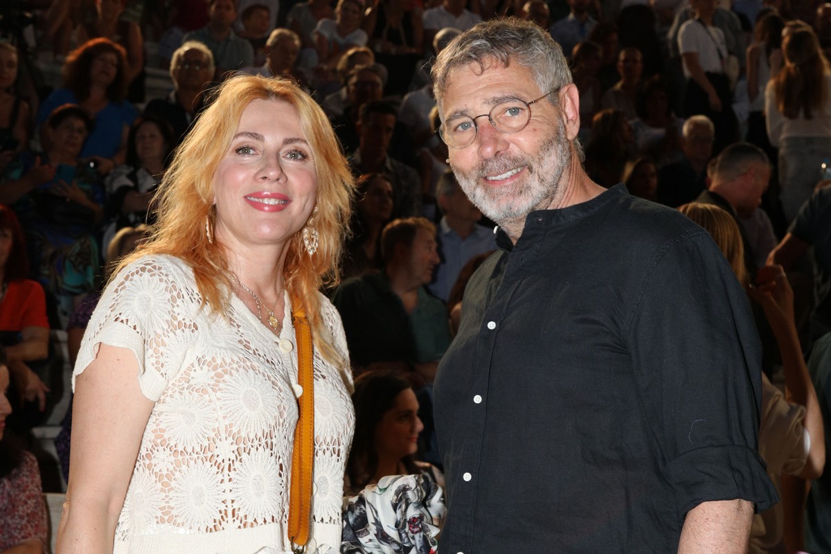 Η Σμαράγδα Καρύδη και ο Θοδωρής Αθερίδης σε μίνι κρουαζιέρα με τη βάρκα του. Lovebirds εν δράσει image